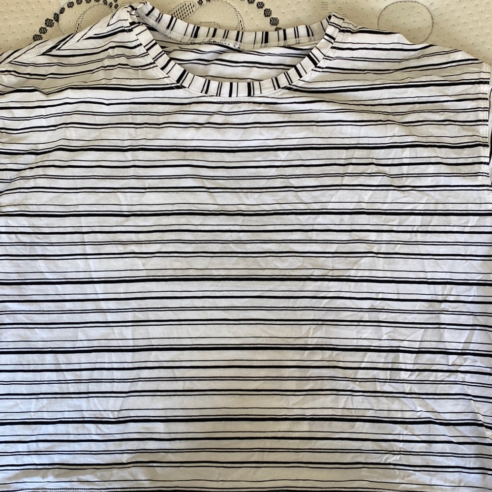 Striped lulu lemon crop tee